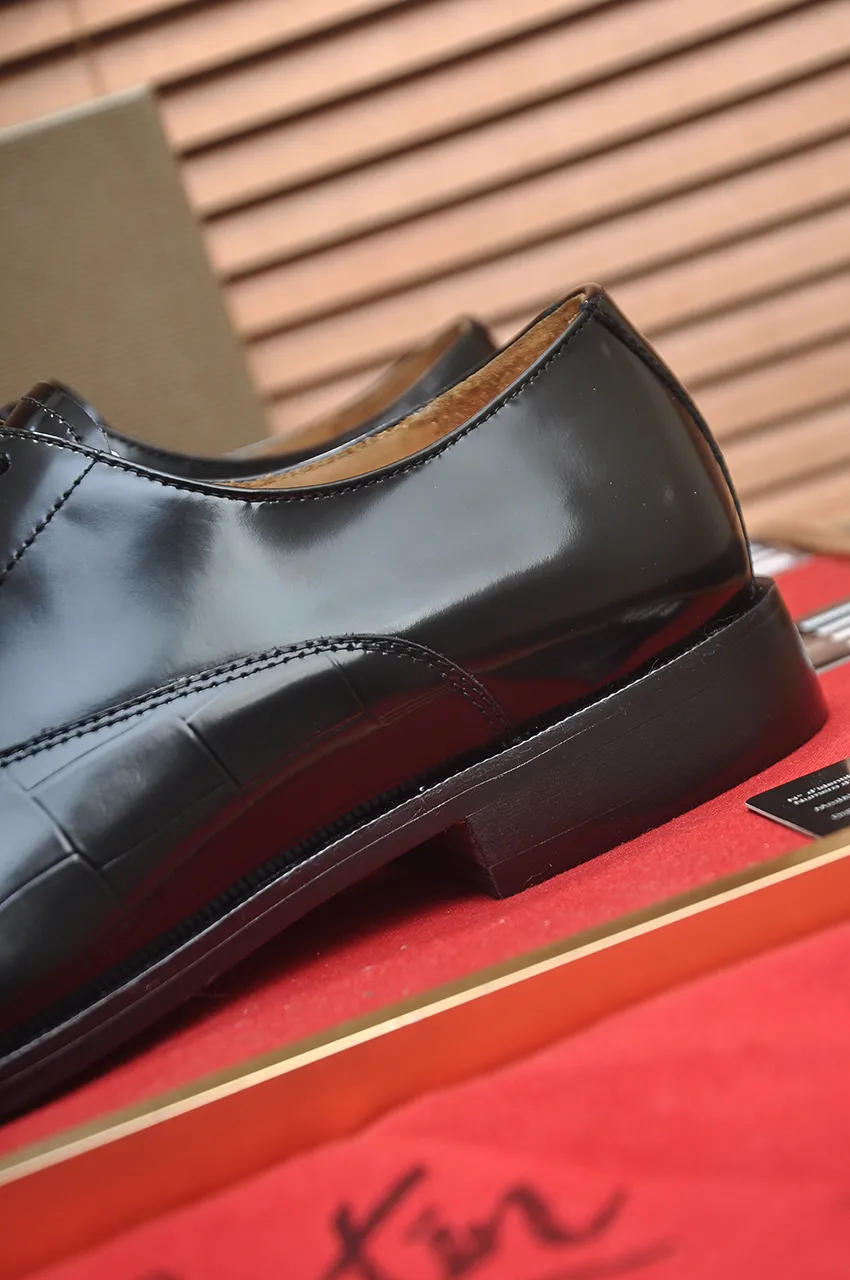 Men's shoes 💰620💶 [Chrstian Loubotin] Red-soled shoes 💋Original mold opening, the highest version on the market, purely handmade ➕Imported cowhide uppers, first-layer water-dyed cowhide lining! Original EU high-gloss outsole. 38 to 45 (45 customized)